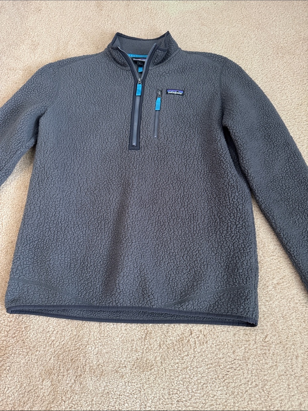 Patagonia Men’s Dark Gray Half-Zip Fleece with Blue Accents